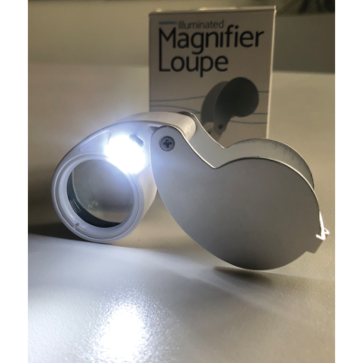 Essentials Lupe Beleuchtet